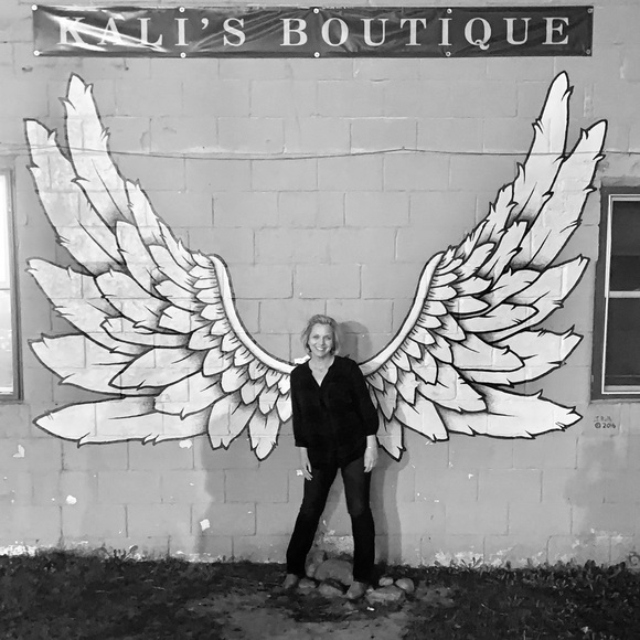 Meet your Posher, Jennifer - Picture 2 of 5